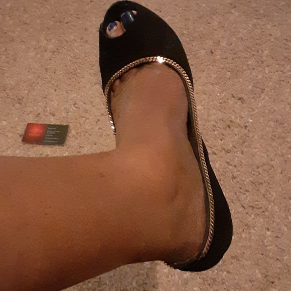 Shoes - Picture 2 of 6